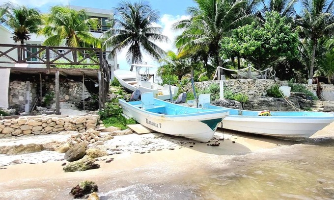 Puerto Juarez Apartamento | On The Beach - Seaside Sunrise Haven 3 Bedrooms SEA VIEW