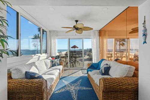 Alamitos Beach Casa | On the Boardwalk