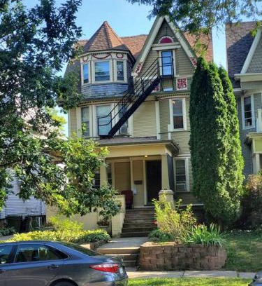 Milwaukee Apartamento | On the Boulevard near UW-Milwaukee