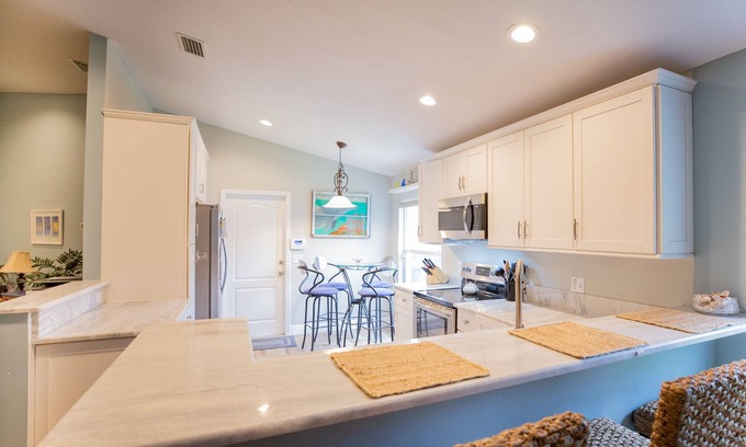 Lutz Casa | "On the Edge" of Lutz and Wesley Chapel