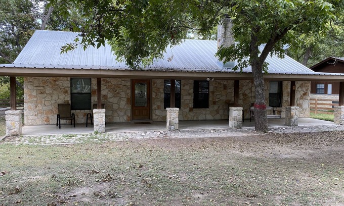 Leakey Casa | On The Frio River