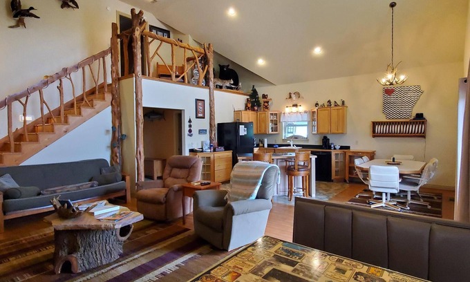 Holiday Island Casa | ON THE ISLAND CLOSE TO RECREATION CENTER!