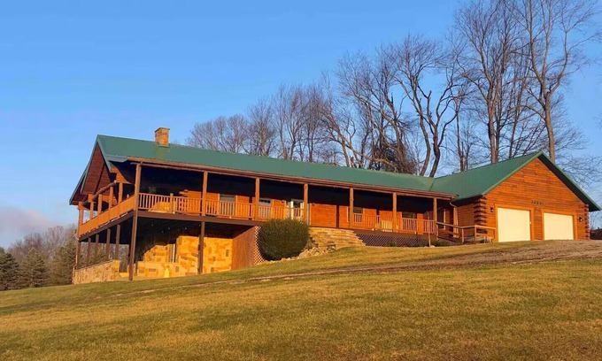 Bladensburg Cabina | On The Knob - Mohican Cabin Retreat