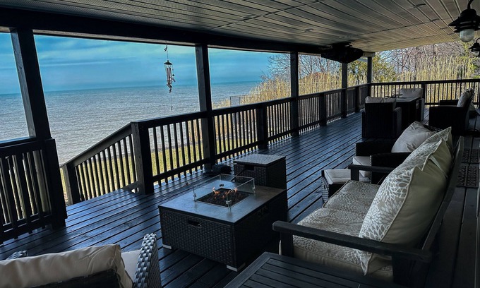 Vermilion Casa | On The Lake! 5 Bedroom Lakefront Home