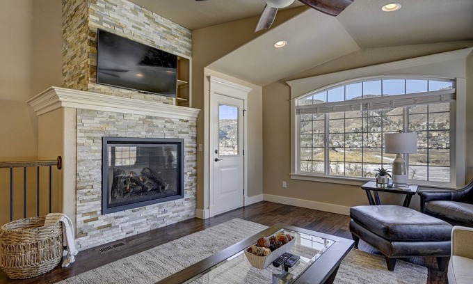 Palmer Lake Casa | ON THE LAKE Family Retreat ~ Kayaks ~ Bikes ~ Hot Tub ~ Game Room ~ Pets Allowed