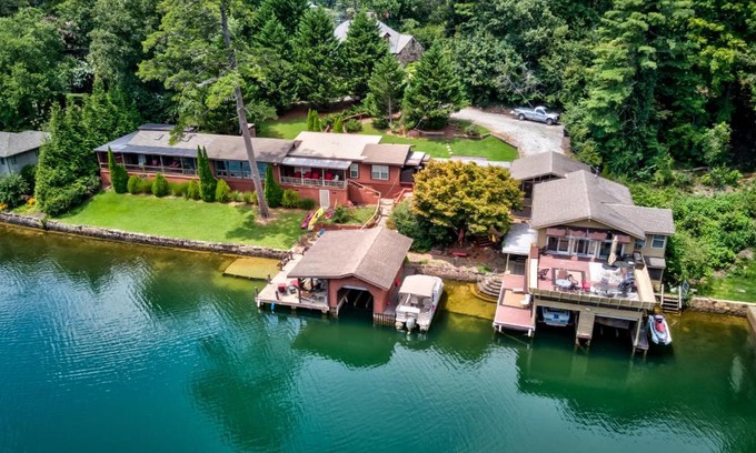 Lakemont Casa | On The Lake