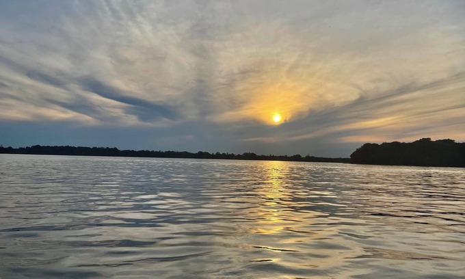 Niagara Falls Cabaña | On The Mighty Niagara River Cottage with River Room and Dock
