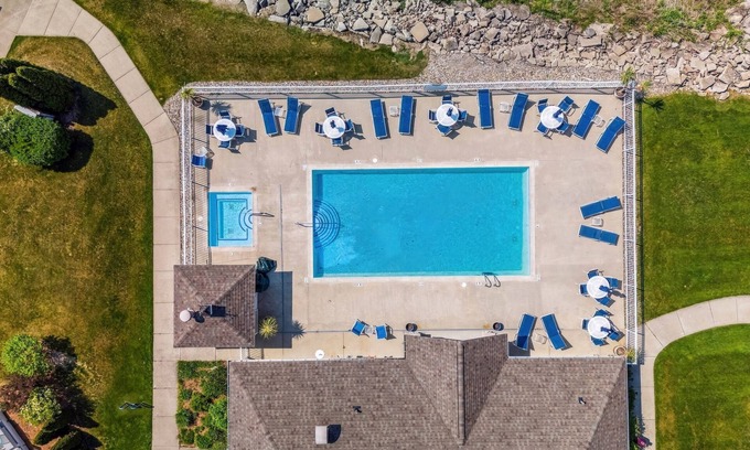 Saint Joseph Casa | On The River, Assn Pool & Hot Tub, Water Taxi in Summer