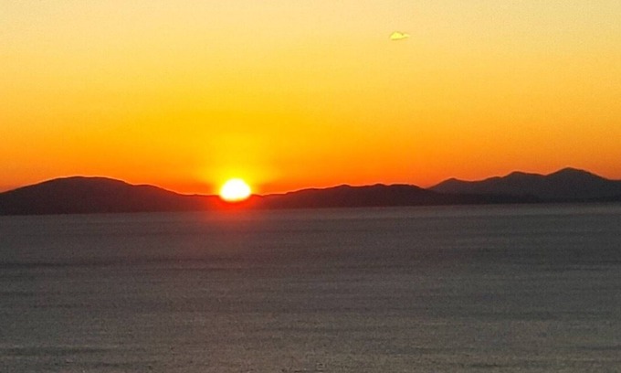 Karystos Apartamento | "On the Rocks" - Cycladic beachfront apartment with spectacular views