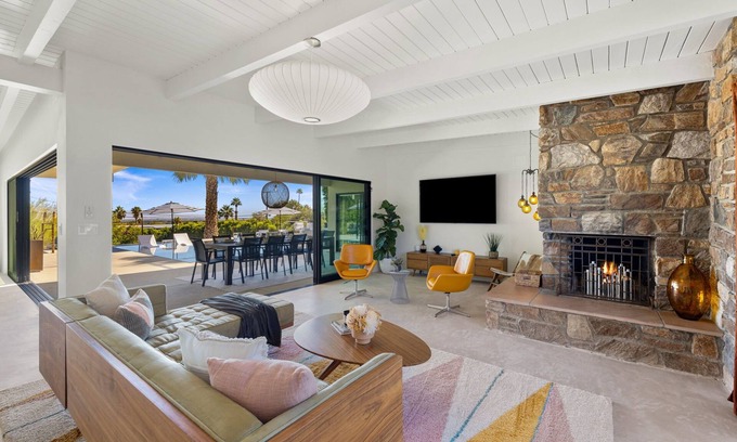 Chino Canyon Casa | On The Rocks - Renovated Palm Springs Home