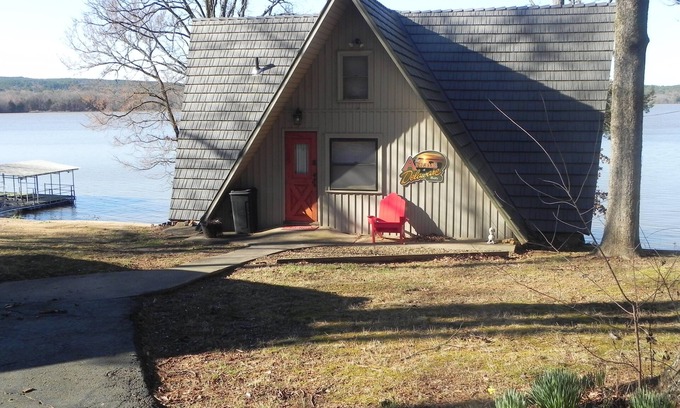 Russellville Cabina | Alquiler de vacaciones Lake Dardanelle Lakefront Cabin