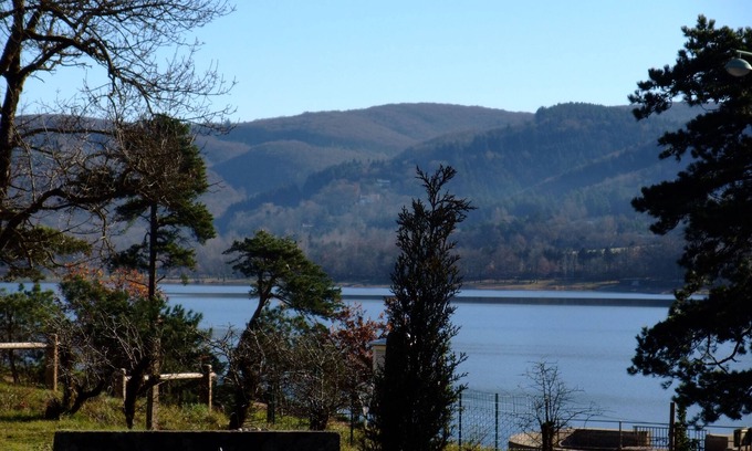 Revel Villa | Villa les Ecureuils, en un parque arbolado, a orillas del lago Saint Ferréol