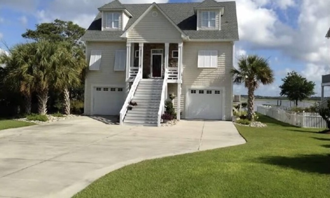 Emerald Isle Apartamento | On The Sound with private dock