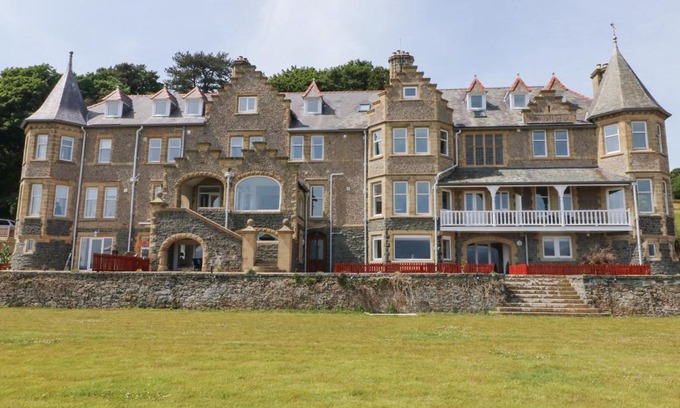 Menai Bridge Casa | On the Straits