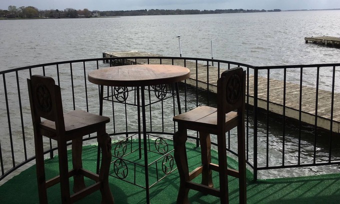 Seven Coves Condominio | On the water just like being on a boat; but, you have a full bath and can BBQ!!