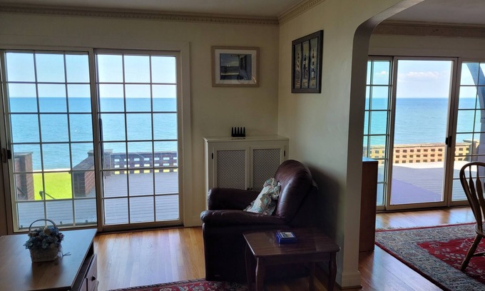 West Haven Casa | On the Water Spacious Comfortable Historic Home