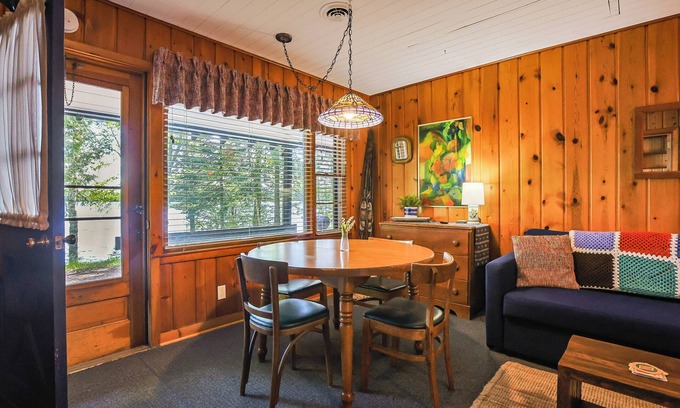 Presque Isle Cabina | On Water! Minutes from WinMan! Full Kitchenette!