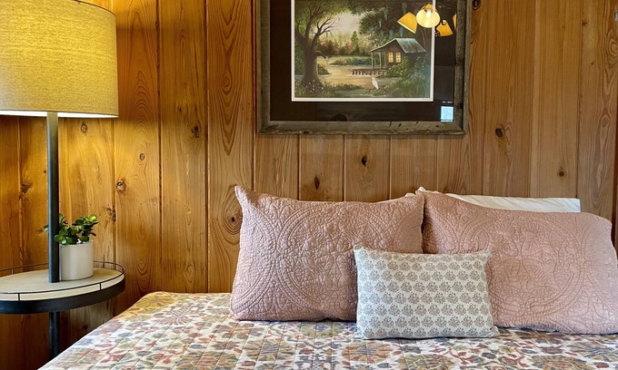 Negreet Cabina | ** Una vez que una parte de la amada Shady Oak Lodge - Cabaña 3 (para 5) **