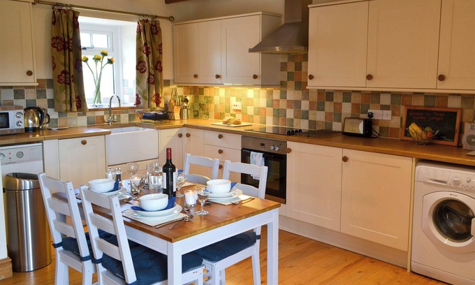 Tarset Cabaña | 2 bedroom accommodation in Tarset, near Bellingham
