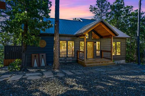 Broken Bow Casa | Once Upon A View! Floating Hammock, Hot Tub, Firewood, Views!