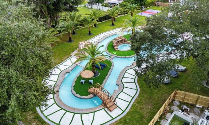 Golden Glades Casa | One and Only LAZY RIVER POOL/Slides/Cinema/Courts