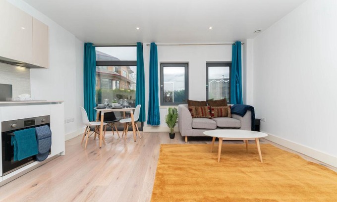 Harlington Casa | One bed flat with additional double mattress suitable for 4