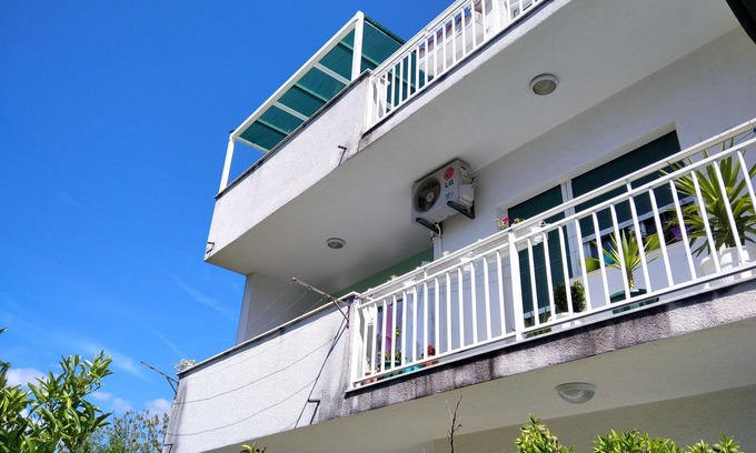 Kastel Stafilic Apartamento | Apartamento de una habitación con un balcon Kastel Stafilic, Kastela (A-20694-b)
