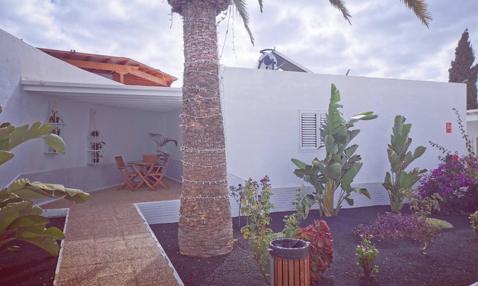Teguise Apartamento | Apartamento Superior con terraza comedor exterior y vistas jardin.