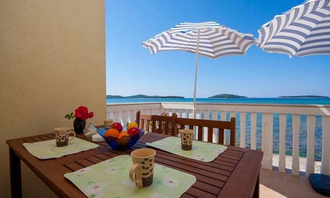 Krapanj Apartamento | Apartamento de una habitación en la playa Krapanj, Sibenik (A-18004-a)