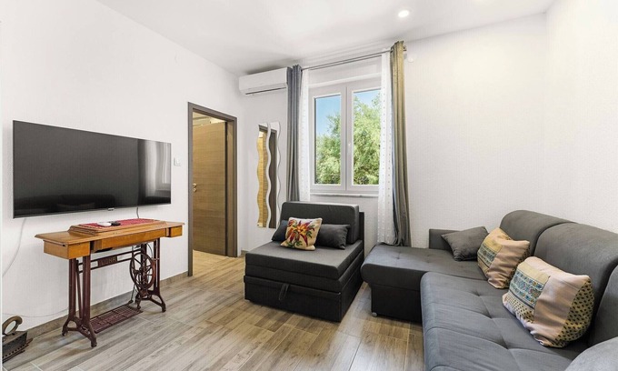 Kukljica Alquiler De Eote | Apartament de tres habitaciones con vistas al mar.