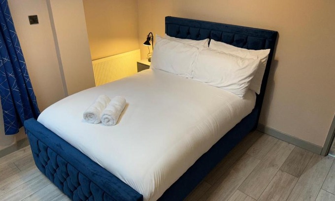 Walsall Apartamento | One Bedroom Apartment in Walsall Sleeps 4 FREE WIFI By Villazu