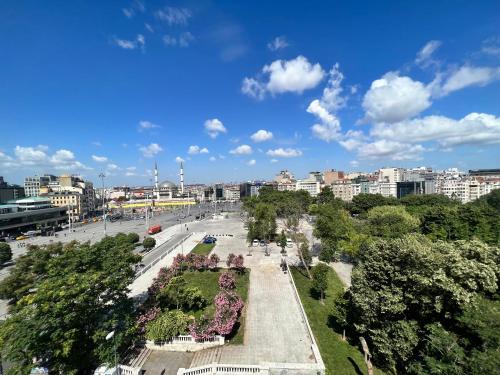 Gumussuyu Mahallesi Apartamento | One Bedroom Apartment in Taksim Square Gorgeous City View