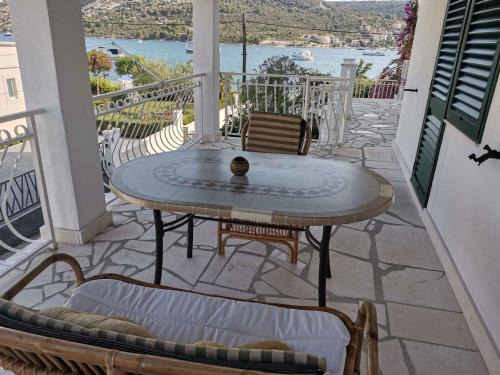 Vinisce Apartamento | One-Bedroom Apartment in Vinisce I