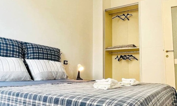 San Polo-Cimabue Apartamento | one bedroom apartment with parking, 5 minutes walk from piazzale Arnaldo