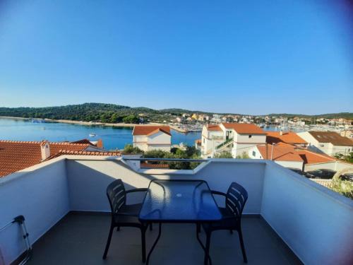 Jezera Apartamento | One bedroom apartment on the beach Zaratic Jezera