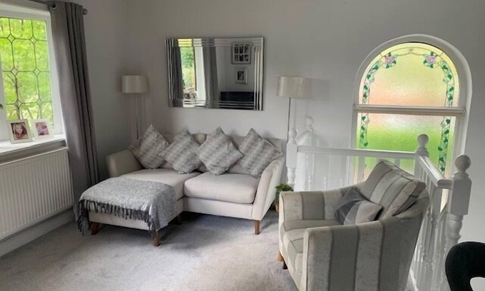 Bury Apartamento | One bedroom apartment with en-suite & patio