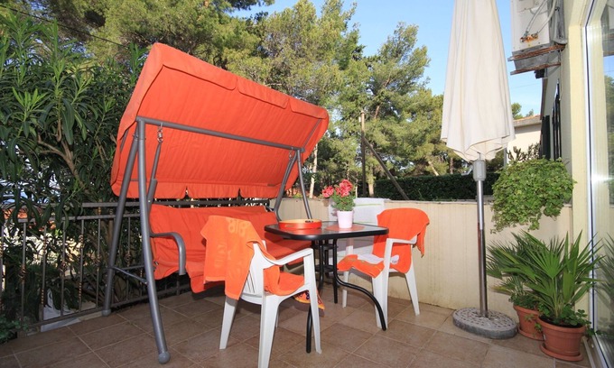 Island Hvar Apartamento | Apartamento de una habitación con terraza y vista al mar Jelsa, Hvar (A-8751-a)