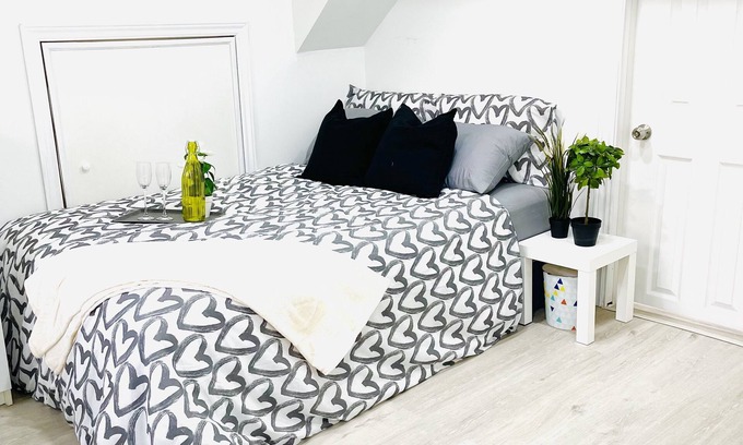 Bendale Casa | One bedroom basement suite (bus stop right outside)