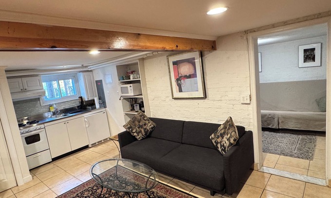North Cleveland Park Apartamento | Apartamento de un dormitorio para huéspedes en el sótano con entrada privada