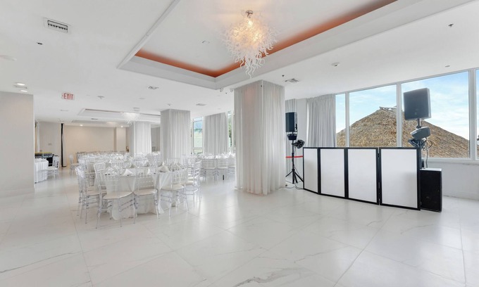 Galt Mile Apartamento | One Bedroom direct ocean front suite