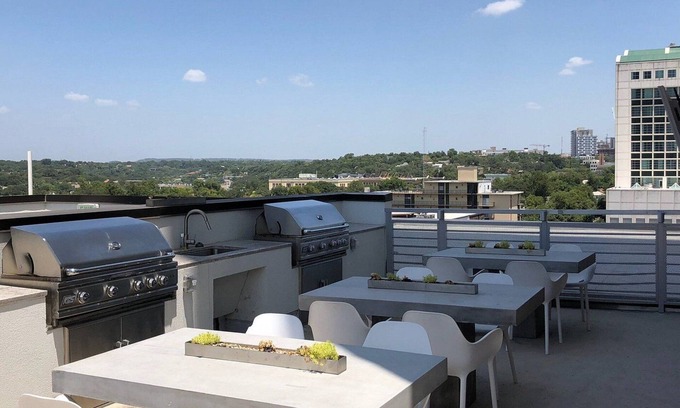 Market District Complejo | One bedroom during RACE WEEK.