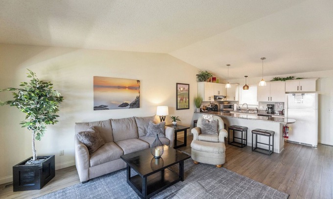 Grand Rivers Condominio | One Bedroom Harbor View Condo