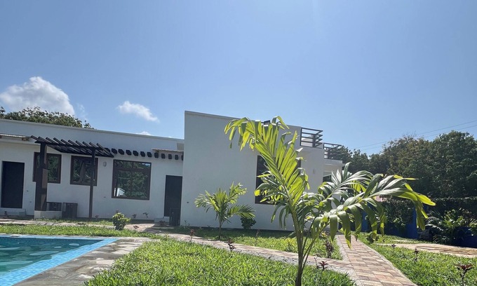 Gede Complejo | One-Bedroom Hideaway – A Cozy Retreat Within Walking Distance to Kilifi Beach