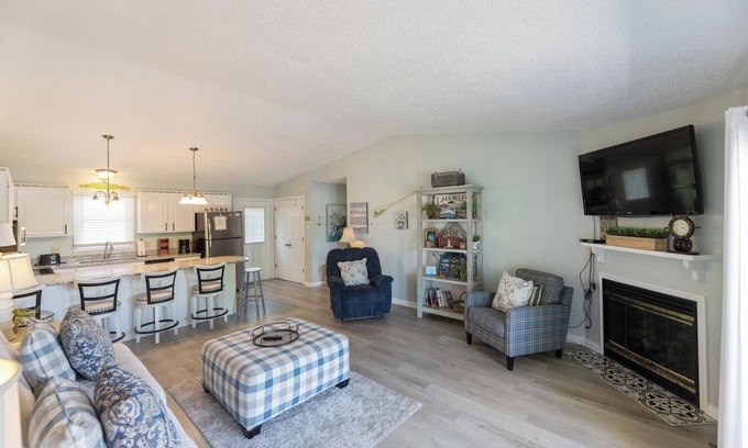 Grand Rivers Condominio | One Bedroom Marina View Condo
