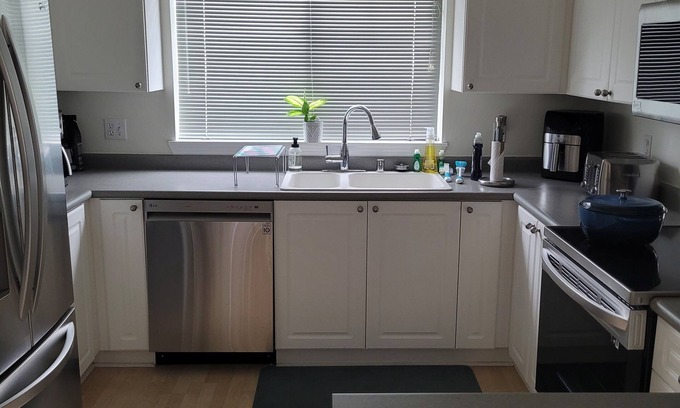 Bothell Casa | One Bedroom One Den Townhome