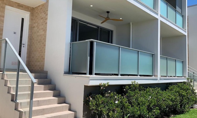 Caves Beach Casa | One Bedroom Townhouse near Caves Beach