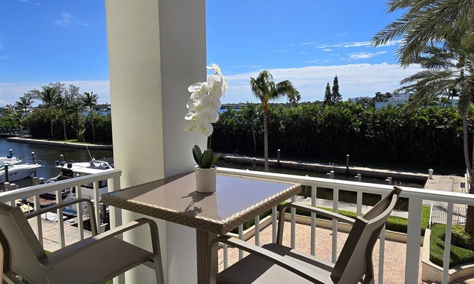 East Ocean Ave Condominio | One-Bedroom Tranquil Refuge with Marina Views!
