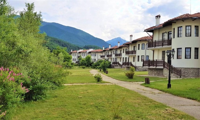 Shiligarnika Casa | One-bedroom Villa in the Beautiful Pinerose Resort