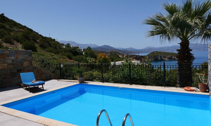 Istron Villa | ¡Villa de un dormitorio con piscina privada de agua de mar! A solo 150 metros del mar