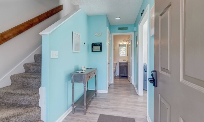 Fernandina Beach Condominio | ONE BLOCK from the beach! Weekly and monthly discounts offered.